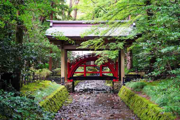 彌彦神社　玉の橋