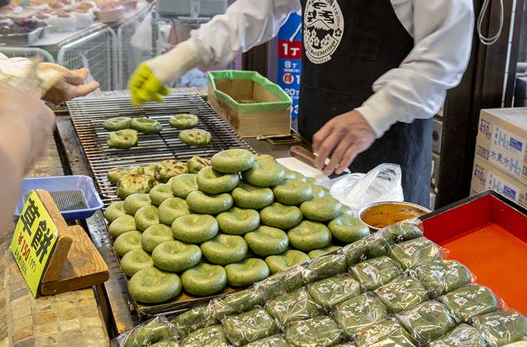 忍野八海　忍野八海池本　草餅