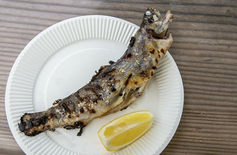 忍野八海　池本茶屋　イワナ塩焼き