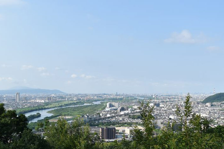 天王山ハイキングコースの 青木葉谷展望台