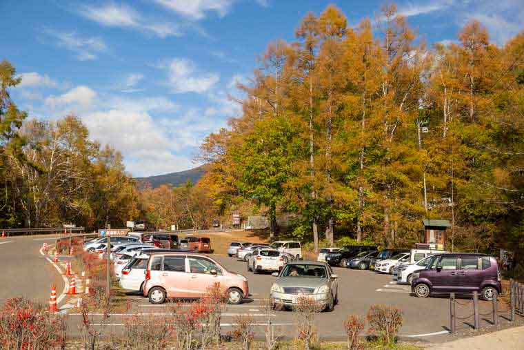 横谷渓谷　御射鹿池の駐車場