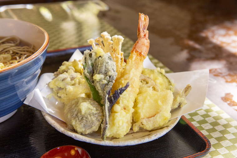 横谷渓谷　蓼科そばメルヘン　天ぷらそばセット