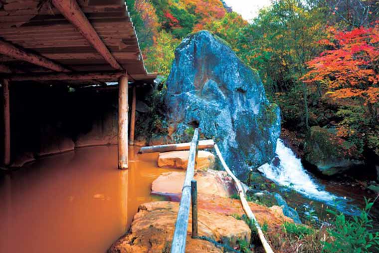 横谷温泉旅館　巨石露天風呂