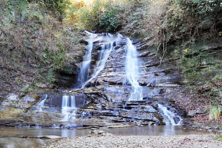 千葉養老渓谷「万代（ばんだい）の滝」