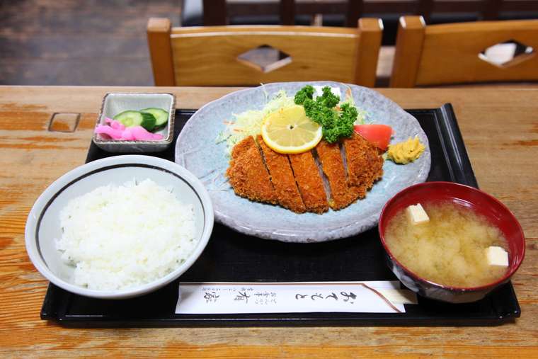 「とんかつ亭有家」