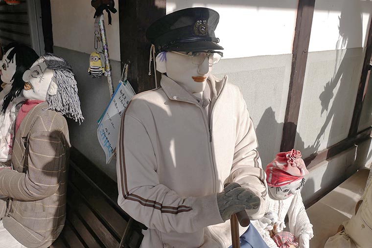 衣江さんのお父さんをしのんで作ったかかし