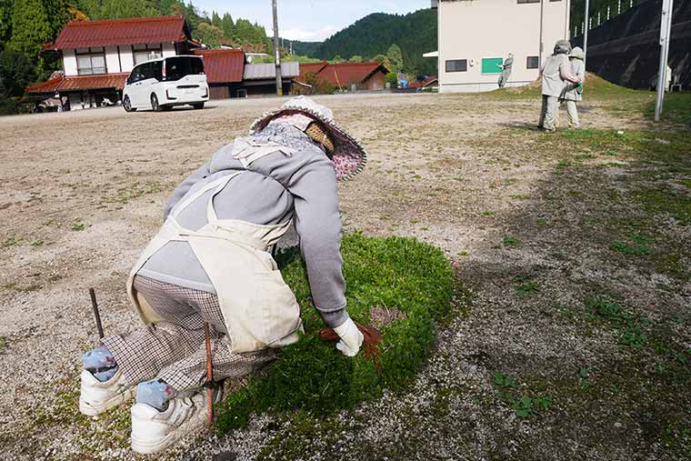 人間のようなしなやかな動きのかかし