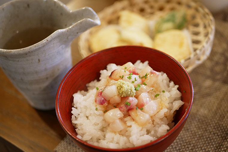 チョウザメのお茶漬け