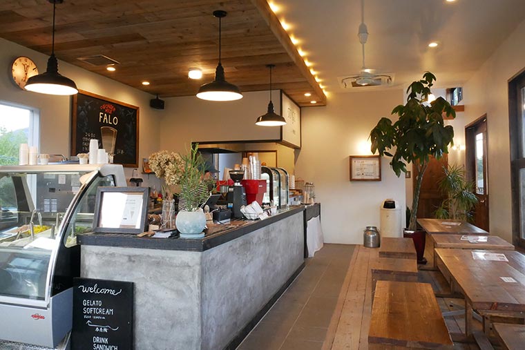 wonder milk FALOの店内