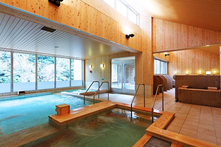 湯来ロッジの檜風呂