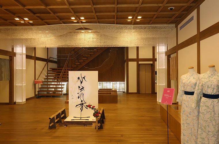 飛鳥時代をイメージした内装の飛鳥乃湯泉