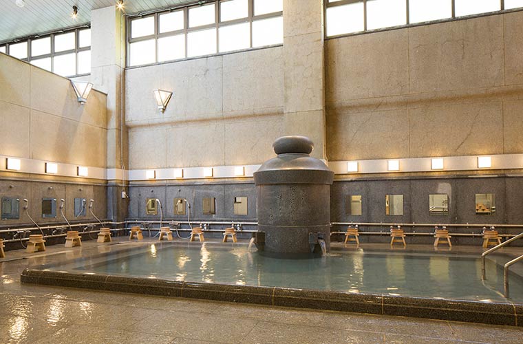 道後温泉 椿の湯の大浴場