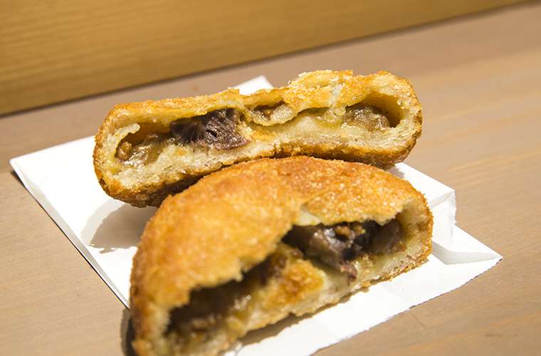 飛騨牛ごろっと肉入りカレーパン