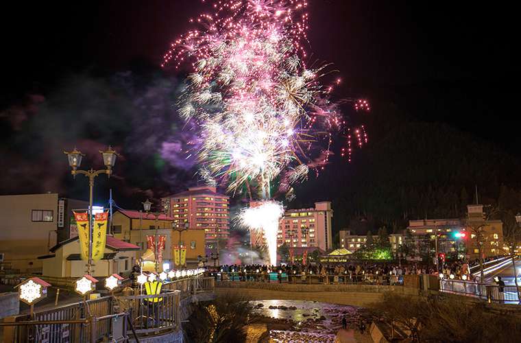 下呂温泉の冬花火