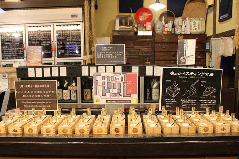 ぽん酒館　唎酒番所　塩のテイスティング