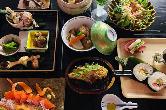 猿ヶ京温泉　山と湖の絶景に浮かぶ宿　料理旅館　樋口