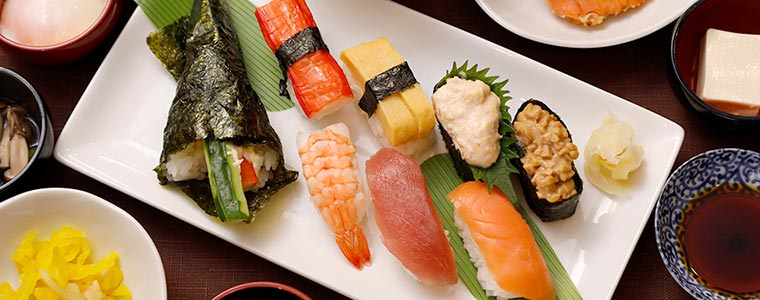 【ドーミーインPREMIUMなんばANNEX】お寿司も並ぶ朝食バイキング