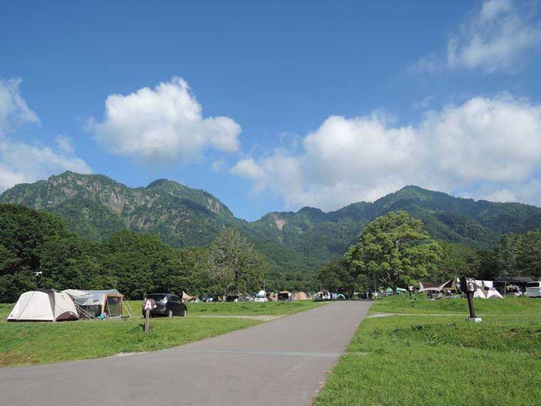 広いフィールドと空