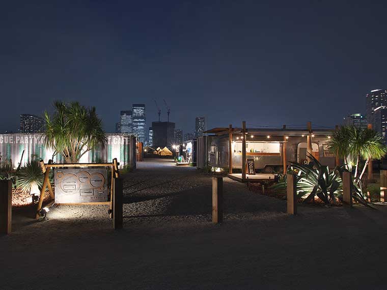 東京湾と都心のビルを望むロケーション