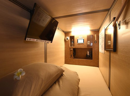 豪華カプセルホテル　安心お宿プレミア　京都四条烏丸店
