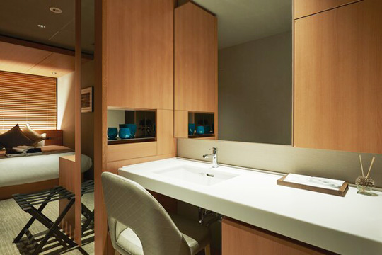 ファーストキャビン（FIRST CABIN）京橋