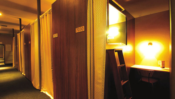 ニコーカプセルホテル　リフレ