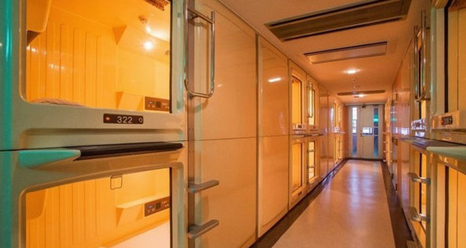 カプセルホテルパレス