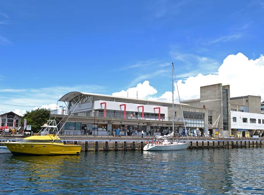 三崎フィッシャリーナ・ウォーフ うらり