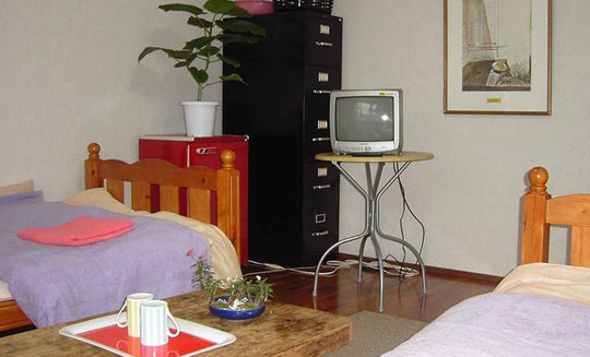 ゲストハウス赤道直家