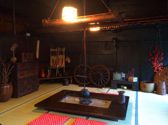 かやぶき屋根のお泊り処 もっきりや