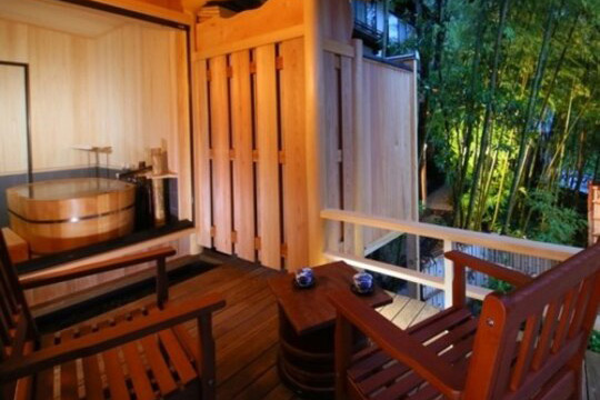 湯田中温泉　よろづや