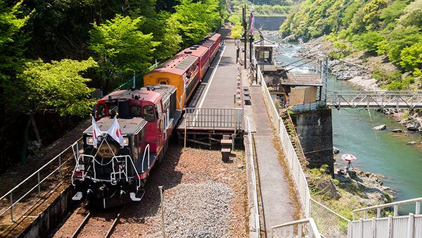 嵯峨野観光鉄道
