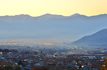 南アルプスと甲府盆地