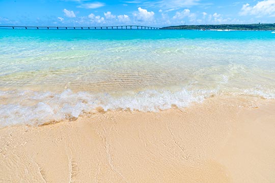 宮古島「与那覇前浜ビーチ」と「来間大橋」