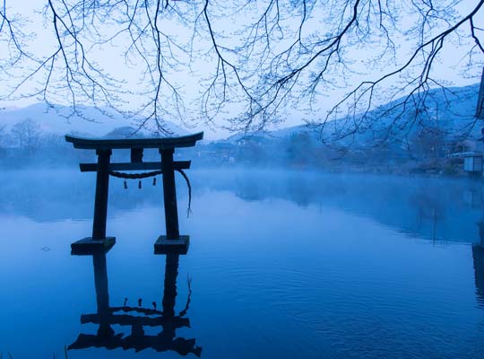 由布院温泉　金鱗湖の朝霧
