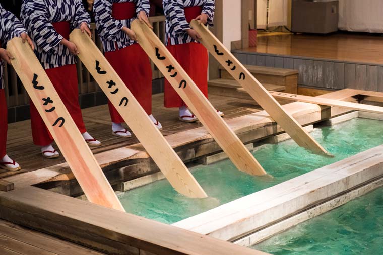 草津温泉 湯もみ