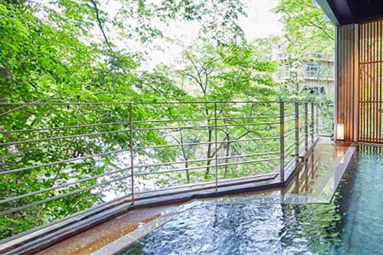 水上唯一の谷川岳を望む絶景と15種の湯巡りの宿　水上館