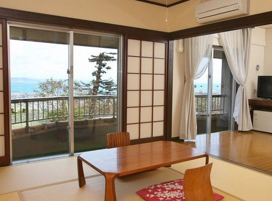 ユインチホテル南城