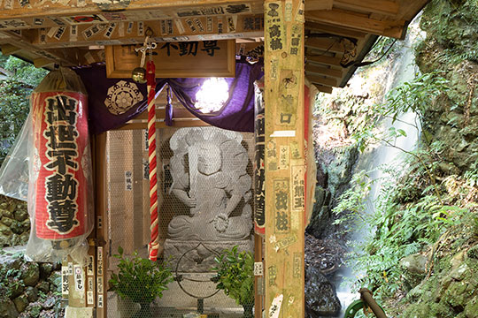 出世大黒尊と不動滝