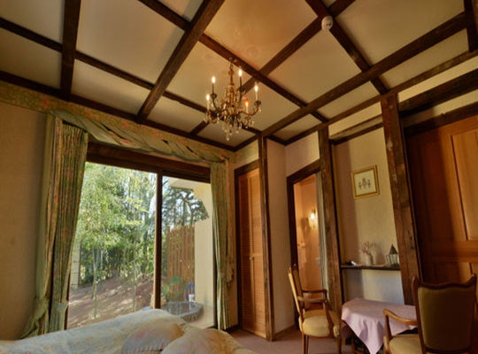 伊豆高原温泉　ペットと泊まれる全室専用露天風呂付　別邸　石の家