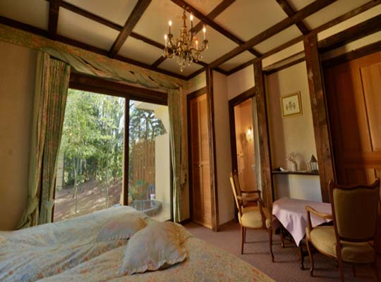 伊豆高原温泉　ペットと泊まれる全室専用露天風呂付　別邸　石の家