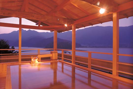 富士河口湖温泉　若草の宿　丸栄