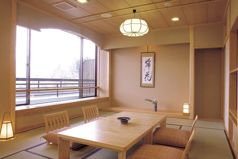 富士河口湖温泉　若草の宿　丸栄