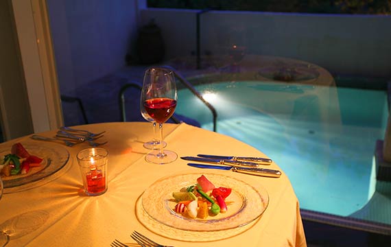 伊豆高原温泉　客室露天風呂付リゾートホテル　コルテラルゴ伊豆高原