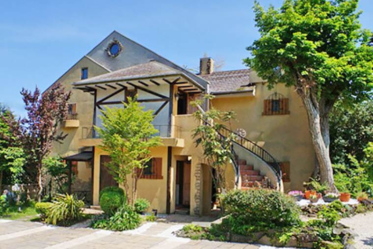 伊豆高原温泉 ペットと泊まれる全室専用露天風呂付 別邸 石の家