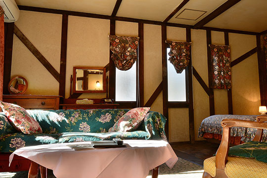 伊豆高原温泉 ペットと泊まれる全室専用露天風呂付 別邸 石の家