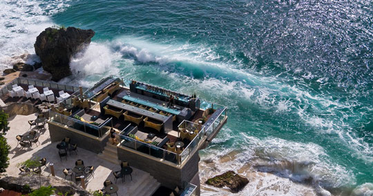 アヤナ リゾート アンド スパ バリのロックバー