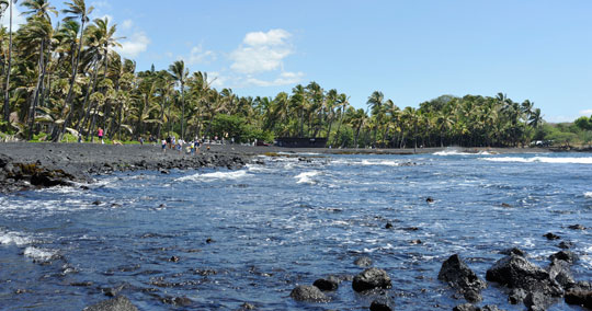 黒砂海岸（プナルウ黒砂海岸）