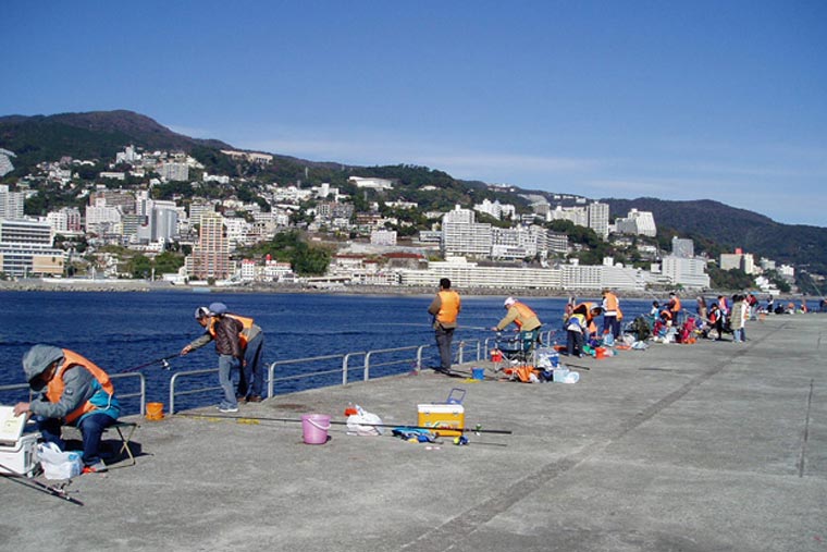 熱海港海釣り施設