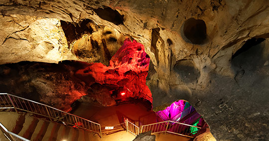 天空回廊スカイブリッジと不二洞